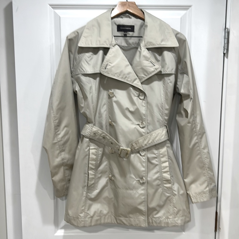NWOT Denver Hayes raincoat
